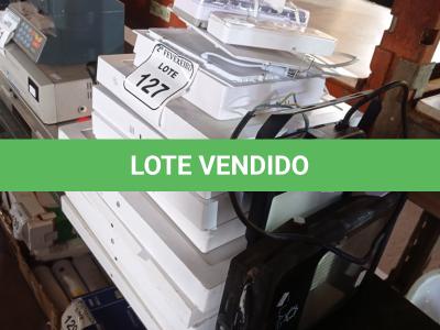 LOTE 127 - 01 LOTE COM VÁRIAS LUMINÁRIAS DE SOBREPOR E 02 REFLETORES. (NO ESTADO) ATENÇÃO! FAZER A VISITAÇÃO ANTES DE ARREMATAR, NÃO SABEMOS SE FUNCIONA. LEILÃO NÃO TEM GARANTIA E NEM DEVOLUÇÃO, SUJEITO A POSSÍVEIS AVARIAS VISÍVEIS/OCULTAS E/OU AUSÊNCIA DE COMPONENTES.