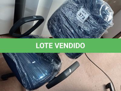 LOTE 373 -  01 CADEIRA GIRATÓRIA PARA ESCRITÓRIO. (NO ESTADO) ATENÇÃO! FAZER A VISITAÇÃO ANTES DE ARREMATAR, NÃO SABEMOS SE FUNCIONA. LEILÃO NÃO TEM GARANTIA E NEM DEVOLUÇÃO, SUJEITO A POSSÍVEIS AVARIAS VISÍVEIS/OCULTAS E/OU AUSÊNCIA DE COMPONENTES.