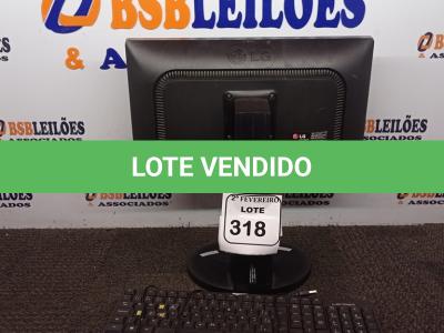 LOTE 318 - 01 MONITOR LG COM TECLADO.  (NO ESTADO) ATENÇÃO! FAZER A VISITAÇÃO ANTES DE ARREMATAR, NÃO SABEMOS SE FUNCIONA. LEILÃO NÃO TEM GARANTIA E NEM DEVOLUÇÃO, SUJEITO A POSSÍVEIS AVARIAS VISÍVEIS/OCULTAS E/OU AUSÊNCIA DE COMPONENTES.