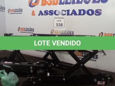 LOTE 338 - 04 SUPORTES PARA MONITOR.  (NO ESTADO) ATENÇÃO! FAZER A VISITAÇÃO ANTES DE ARREMATAR, NÃO SABEMOS SE FUNCIONA. LEILÃO NÃO TEM GARANTIA E NEM DEVOLUÇÃO, SUJEITO A POSSÍVEIS AVARIAS VISÍVEIS/OCULTAS E/OU AUSÊNCIA DE COMPONENTES.