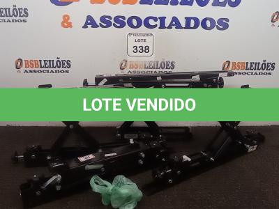 LOTE 338 - 04 SUPORTES PARA MONITOR.  (NO ESTADO) ATENÇÃO! FAZER A VISITAÇÃO ANTES DE ARREMATAR, NÃO SABEMOS SE FUNCIONA. LEILÃO NÃO TEM GARANTIA E NEM DEVOLUÇÃO, SUJEITO A POSSÍVEIS AVARIAS VISÍVEIS/OCULTAS E/OU AUSÊNCIA DE COMPONENTES.