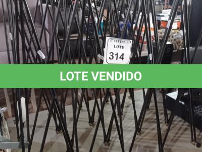 LOTE 314 -  01 SUPORTE PARA ESTÚDIO DE FOTOGRAFIA. (NO ESTADO) ATENÇÃO! FAZER A VISITAÇÃO ANTES DE ARREMATAR, NÃO SABEMOS SE FUNCIONA. LEILÃO NÃO TEM GARANTIA E NEM DEVOLUÇÃO, SUJEITO A POSSÍVEIS AVARIAS VISÍVEIS/OCULTAS E/OU AUSÊNCIA DE COMPONENTES.