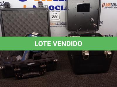 LOTE 220 - 01 RADAR MÓVEL.  (NO ESTADO) ATENÇÃO! FAZER A VISITAÇÃO ANTES DE ARREMATAR, NÃO SABEMOS SE FUNCIONA. LEILÃO NÃO TEM GARANTIA E NEM DEVOLUÇÃO, SUJEITO A POSSÍVEIS AVARIAS VISÍVEIS/OCULTAS E/OU AUSÊNCIA DE COMPONENTES.