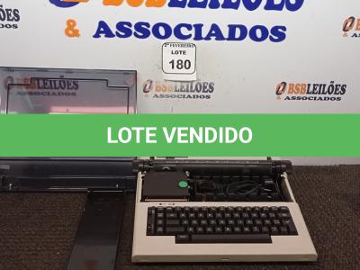 LOTE 180 - 01 MÁQUINA DE ESCREVER ELÉTRICA OLIVETTE ET PERSONAL 50. (NO ESTADO) ATENÇÃO! FAZER A VISITAÇÃO ANTES DE ARREMATAR, NÃO SABEMOS SE FUNCIONA. LEILÃO NÃO TEM GARANTIA E NEM DEVOLUÇÃO, SUJEITO A POSSÍVEIS AVARIAS VISÍVEIS/OCULTAS E/OU AUSÊNCIA DE COMPONENTES.
