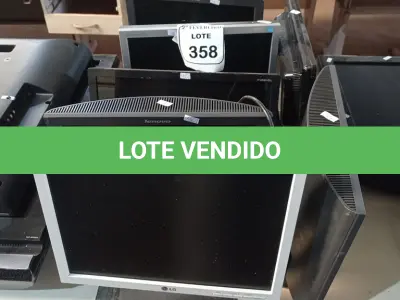 LOTE 358 - 07 MONITORES LCD MARCAS E MODELOS DIVERSOS. (NO ESTADO) ATENÇÃO! FAZER A VISITAÇÃO ANTES DE ARREMATAR, NÃO SABEMOS SE FUNCIONA. LEILÃO NÃO TEM GARANTIA E NEM DEVOLUÇÃO, SUJEITO A POSSÍVEIS AVARIAS VISÍVEIS/OCULTAS E/OU AUSÊNCIA DE COMPONENTES.