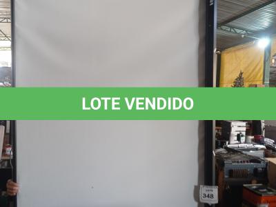 LOTE 348 - 01 TELA DE PROJEÇÃO MANUAL.  (NO ESTADO) ATENÇÃO! FAZER A VISITAÇÃO ANTES DE ARREMATAR, NÃO SABEMOS SE FUNCIONA. LEILÃO NÃO TEM GARANTIA E NEM DEVOLUÇÃO, SUJEITO A POSSÍVEIS AVARIAS VISÍVEIS/OCULTAS E/OU AUSÊNCIA DE COMPONENTES.