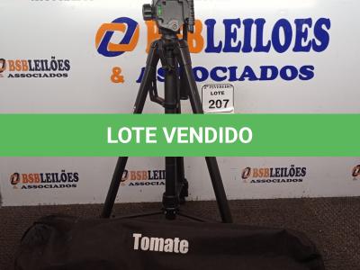 LOTE 207 - 01 TRIPÉ PARA CÂMERA TOMATE MTG-3016. (NO ESTADO) ATENÇÃO! FAZER A VISITAÇÃO ANTES DE ARREMATAR, NÃO SABEMOS SE FUNCIONA. LEILÃO NÃO TEM GARANTIA E NEM DEVOLUÇÃO, SUJEITO A POSSÍVEIS AVARIAS VISÍVEIS/OCULTAS E/OU AUSÊNCIA DE COMPONENTES.
