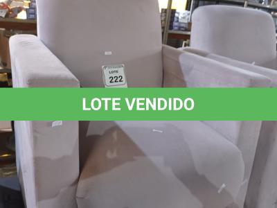 LOTE 222 -  01 POLTRONA ESTOFADA NA COR CINZA. (NO ESTADO) ATENÇÃO! FAZER A VISITAÇÃO ANTES DE ARREMATAR, NÃO SABEMOS SE FUNCIONA. LEILÃO NÃO TEM GARANTIA E NEM DEVOLUÇÃO, SUJEITO A POSSÍVEIS AVARIAS VISÍVEIS/OCULTAS E/OU AUSÊNCIA DE COMPONENTES.