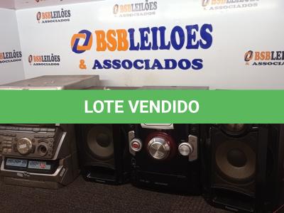 LOTE 417 - 02 APARELHOS DE SOM COM 2 CAIXAS. (NO ESTADO) ATENÇÃO! FAZER A VISITAÇÃO ANTES DE ARREMATAR, NÃO SABEMOS SE FUNCIONA. LEILÃO NÃO TEM GARANTIA E NEM DEVOLUÇÃO, SUJEITO A POSSÍVEIS AVARIAS VISÍVEIS/OCULTAS E/OU AUSÊNCIA DE COMPONENTES.