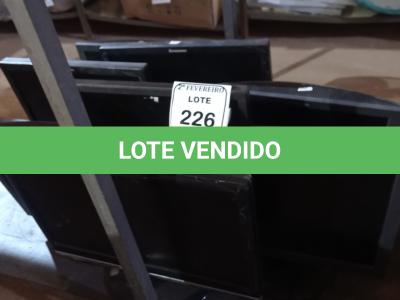 LOTE 226 - 08 MONITORES LCD MARCAS E MODELOS DIVERSOS. (NO ESTADO) ATENÇÃO! FAZER A VISITAÇÃO ANTES DE ARREMATAR, NÃO SABEMOS SE FUNCIONA. LEILÃO NÃO TEM GARANTIA E NEM DEVOLUÇÃO, SUJEITO A POSSÍVEIS AVARIAS VISÍVEIS/OCULTAS E/OU AUSÊNCIA DE COMPONENTES.