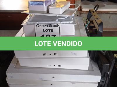 LOTE 127 - 01 LOTE COM VÁRIAS LUMINÁRIAS DE SOBREPOR E 02 REFLETORES. (NO ESTADO) ATENÇÃO! FAZER A VISITAÇÃO ANTES DE ARREMATAR, NÃO SABEMOS SE FUNCIONA. LEILÃO NÃO TEM GARANTIA E NEM DEVOLUÇÃO, SUJEITO A POSSÍVEIS AVARIAS VISÍVEIS/OCULTAS E/OU AUSÊNCIA DE COMPONENTES.