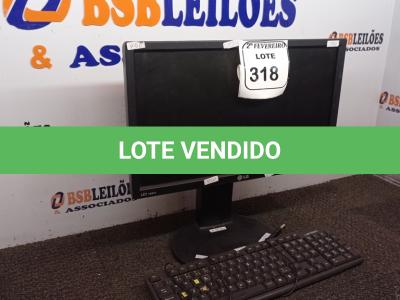 LOTE 318 - 01 MONITOR LG COM TECLADO.  (NO ESTADO) ATENÇÃO! FAZER A VISITAÇÃO ANTES DE ARREMATAR, NÃO SABEMOS SE FUNCIONA. LEILÃO NÃO TEM GARANTIA E NEM DEVOLUÇÃO, SUJEITO A POSSÍVEIS AVARIAS VISÍVEIS/OCULTAS E/OU AUSÊNCIA DE COMPONENTES.