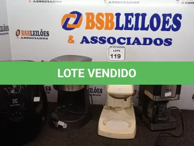 LOTE 119 - 01 BATEDEIRA, 02 CAFETEIRAS E 01 AIR FRYER INCOMPLETAS. (NO ESTADO) ATENÇÃO! FAZER A VISITAÇÃO ANTES DE ARREMATAR, NÃO SABEMOS SE FUNCIONA. LEILÃO NÃO TEM GARANTIA E NEM DEVOLUÇÃO, SUJEITO A POSSÍVEIS AVARIAS VISÍVEIS/OCULTAS E/OU AUSÊNCIA DE COMPONENTES.