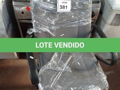LOTE 381 -  01 CADEIRA GIRATÓRIA PARA ESCRITÓRIO. (NO ESTADO) ATENÇÃO! FAZER A VISITAÇÃO ANTES DE ARREMATAR, NÃO SABEMOS SE FUNCIONA. LEILÃO NÃO TEM GARANTIA E NEM DEVOLUÇÃO, SUJEITO A POSSÍVEIS AVARIAS VISÍVEIS/OCULTAS E/OU AUSÊNCIA DE COMPONENTES.