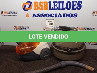 LOTE 300 - 02 ASPIRADORES DE PÓ MARCAS PHILIPS E BLACK E DECKER. (NO ESTADO) ATENÇÃO! FAZER A VISITAÇÃO ANTES DE ARREMATAR, NÃO SABEMOS SE FUNCIONA. LEILÃO NÃO TEM GARANTIA E NEM DEVOLUÇÃO, SUJEITO A POSSÍVEIS AVARIAS VISÍVEIS/OCULTAS E/OU AUSÊNCIA DE COMPONENTES.