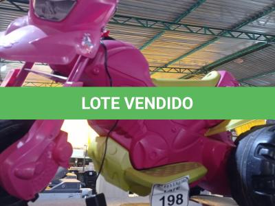 LOTE 198 - 01 QUADRICICLO   A BATERIA COM CARREGADOR NA COR VERDE E ROSA MARCA BANDEIRANTE. (NO ESTADO) ATENÇÃO! FAZER A VISITAÇÃO ANTES DE ARREMATAR, NÃO SABEMOS SE FUNCIONA. LEILÃO NÃO TEM GARANTIA E NEM DEVOLUÇÃO, SUJEITO A POSSÍVEIS AVARIAS VISÍVEIS/OCULTAS E/OU AUSÊNCIA DE COMPONENTES.