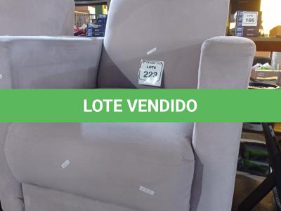 LOTE 223 -  01 POLTRONA ESTOFADA NA COR CINZA. (NO ESTADO) ATENÇÃO! FAZER A VISITAÇÃO ANTES DE ARREMATAR, NÃO SABEMOS SE FUNCIONA. LEILÃO NÃO TEM GARANTIA E NEM DEVOLUÇÃO, SUJEITO A POSSÍVEIS AVARIAS VISÍVEIS/OCULTAS E/OU AUSÊNCIA DE COMPONENTES.