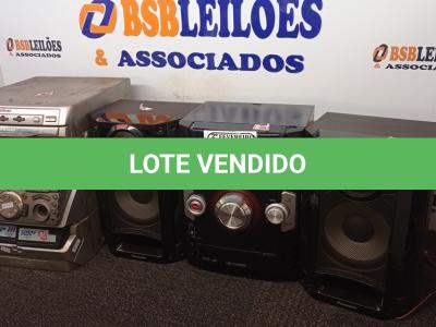 LOTE 417 - 02 APARELHOS DE SOM COM 2 CAIXAS. (NO ESTADO) ATENÇÃO! FAZER A VISITAÇÃO ANTES DE ARREMATAR, NÃO SABEMOS SE FUNCIONA. LEILÃO NÃO TEM GARANTIA E NEM DEVOLUÇÃO, SUJEITO A POSSÍVEIS AVARIAS VISÍVEIS/OCULTAS E/OU AUSÊNCIA DE COMPONENTES.