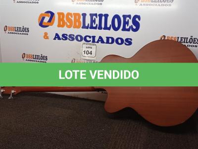 LOTE 104 - 01 VIOLÃO MARCA STRINBERG. (NO ESTADO) ATENÇÃO! FAZER A VISITAÇÃO ANTES DE ARREMATAR, NÃO SABEMOS SE FUNCIONA. LEILÃO NÃO TEM GARANTIA E NEM DEVOLUÇÃO, SUJEITO A POSSÍVEIS AVARIAS VISÍVEIS/OCULTAS E/OU AUSÊNCIA DE COMPONENTES.