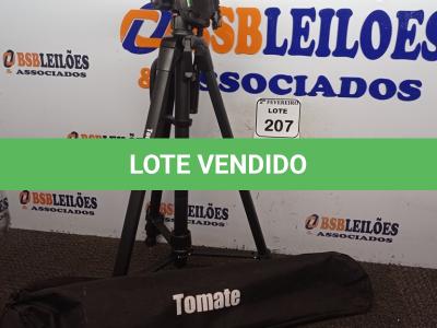 LOTE 207 - 01 TRIPÉ PARA CÂMERA TOMATE MTG-3016. (NO ESTADO) ATENÇÃO! FAZER A VISITAÇÃO ANTES DE ARREMATAR, NÃO SABEMOS SE FUNCIONA. LEILÃO NÃO TEM GARANTIA E NEM DEVOLUÇÃO, SUJEITO A POSSÍVEIS AVARIAS VISÍVEIS/OCULTAS E/OU AUSÊNCIA DE COMPONENTES.