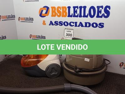 LOTE 300 - 02 ASPIRADORES DE PÓ MARCAS PHILIPS E BLACK E DECKER. (NO ESTADO) ATENÇÃO! FAZER A VISITAÇÃO ANTES DE ARREMATAR, NÃO SABEMOS SE FUNCIONA. LEILÃO NÃO TEM GARANTIA E NEM DEVOLUÇÃO, SUJEITO A POSSÍVEIS AVARIAS VISÍVEIS/OCULTAS E/OU AUSÊNCIA DE COMPONENTES.
