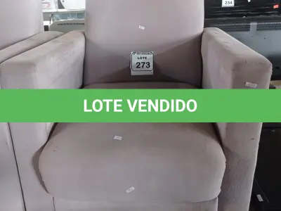 LOTE 273 -  01 POLTRONA ESTOFADA NA COR CINZA. (NO ESTADO) ATENÇÃO! FAZER A VISITAÇÃO ANTES DE ARREMATAR, NÃO SABEMOS SE FUNCIONA. LEILÃO NÃO TEM GARANTIA E NEM DEVOLUÇÃO, SUJEITO A POSSÍVEIS AVARIAS VISÍVEIS/OCULTAS E/OU AUSÊNCIA DE COMPONENTES.