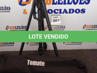 LOTE 207 - 01 TRIPÉ PARA CÂMERA TOMATE MTG-3016. (NO ESTADO) ATENÇÃO! FAZER A VISITAÇÃO ANTES DE ARREMATAR, NÃO SABEMOS SE FUNCIONA. LEILÃO NÃO TEM GARANTIA E NEM DEVOLUÇÃO, SUJEITO A POSSÍVEIS AVARIAS VISÍVEIS/OCULTAS E/OU AUSÊNCIA DE COMPONENTES.