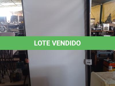 LOTE 348 - 01 TELA DE PROJEÇÃO MANUAL.  (NO ESTADO) ATENÇÃO! FAZER A VISITAÇÃO ANTES DE ARREMATAR, NÃO SABEMOS SE FUNCIONA. LEILÃO NÃO TEM GARANTIA E NEM DEVOLUÇÃO, SUJEITO A POSSÍVEIS AVARIAS VISÍVEIS/OCULTAS E/OU AUSÊNCIA DE COMPONENTES.