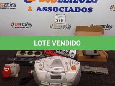 LOTE 336 -  01 RADIO, 02 FILTROS DE LINHA, 01 SELETOR AV, TOMADA INDUSTRIAL CABOS. (NO ESTADO) ATENÇÃO! FAZER A VISITAÇÃO ANTES DE ARREMATAR, NÃO SABEMOS SE FUNCIONA. LEILÃO NÃO TEM GARANTIA E NEM DEVOLUÇÃO, SUJEITO A POSSÍVEIS AVARIAS VISÍVEIS/OCULTAS E/OU AUSÊNCIA DE COMPONENTES.