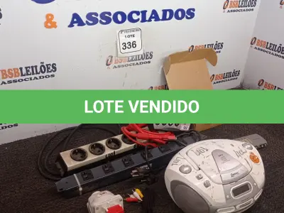 LOTE 336 -  01 RADIO, 02 FILTROS DE LINHA, 01 SELETOR AV, TOMADA INDUSTRIAL CABOS. (NO ESTADO) ATENÇÃO! FAZER A VISITAÇÃO ANTES DE ARREMATAR, NÃO SABEMOS SE FUNCIONA. LEILÃO NÃO TEM GARANTIA E NEM DEVOLUÇÃO, SUJEITO A POSSÍVEIS AVARIAS VISÍVEIS/OCULTAS E/OU AUSÊNCIA DE COMPONENTES.