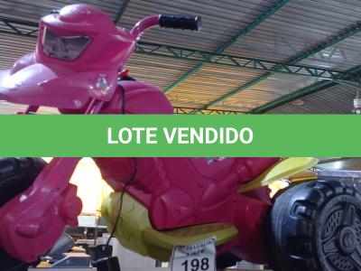 LOTE 198 - 01 QUADRICICLO   A BATERIA COM CARREGADOR NA COR VERDE E ROSA MARCA BANDEIRANTE. (NO ESTADO) ATENÇÃO! FAZER A VISITAÇÃO ANTES DE ARREMATAR, NÃO SABEMOS SE FUNCIONA. LEILÃO NÃO TEM GARANTIA E NEM DEVOLUÇÃO, SUJEITO A POSSÍVEIS AVARIAS VISÍVEIS/OCULTAS E/OU AUSÊNCIA DE COMPONENTES.