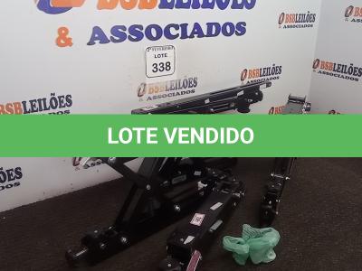 LOTE 338 - 04 SUPORTES PARA MONITOR.  (NO ESTADO) ATENÇÃO! FAZER A VISITAÇÃO ANTES DE ARREMATAR, NÃO SABEMOS SE FUNCIONA. LEILÃO NÃO TEM GARANTIA E NEM DEVOLUÇÃO, SUJEITO A POSSÍVEIS AVARIAS VISÍVEIS/OCULTAS E/OU AUSÊNCIA DE COMPONENTES.
