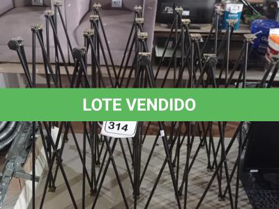 LOTE 314 -  01 SUPORTE PARA ESTÚDIO DE FOTOGRAFIA. (NO ESTADO) ATENÇÃO! FAZER A VISITAÇÃO ANTES DE ARREMATAR, NÃO SABEMOS SE FUNCIONA. LEILÃO NÃO TEM GARANTIA E NEM DEVOLUÇÃO, SUJEITO A POSSÍVEIS AVARIAS VISÍVEIS/OCULTAS E/OU AUSÊNCIA DE COMPONENTES.