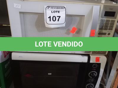 LOTE 107 - 01 MICRO-ONDAS COM PRATO MARCA BRASTEMP E 01 FORNO ELÉTRICO. (NO ESTADO) ATENÇÃO! FAZER A VISITAÇÃO ANTES DE ARREMATAR, NÃO SABEMOS SE FUNCIONA. LEILÃO NÃO TEM GARANTIA E NEM DEVOLUÇÃO, SUJEITO A POSSÍVEIS AVARIAS VISÍVEIS/OCULTAS E/OU AUSÊNCIA DE COMPONENTES.