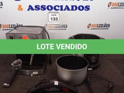LOTE 133 - 01 CAFETEIRA INCOMPLETO E 01 PANELA DE ARROZ. (NO ESTADO) ATENÇÃO! FAZER A VISITAÇÃO ANTES DE ARREMATAR, NÃO SABEMOS SE FUNCIONA. LEILÃO NÃO TEM GARANTIA E NEM DEVOLUÇÃO, SUJEITO A POSSÍVEIS AVARIAS VISÍVEIS/OCULTAS E/OU AUSÊNCIA DE COMPONENTES.