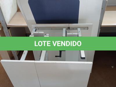 LOTE 456 - 02 MESAS COM REGULAGEM DE ALTURA MANUAL E 3 LATERAIS EM MADEIRA PRA BAIA. (NO ESTADO) ATENÇÃO! FAZER A VISITAÇÃO ANTES DE ARREMATAR, NÃO SABEMOS SE FUNCIONA. LEILÃO NÃO TEM GARANTIA E NEM DEVOLUÇÃO, SUJEITO A POSSÍVEIS AVARIAS VISÍVEIS/OCULTAS E/OU AUSÊNCIA DE COMPONENTES.