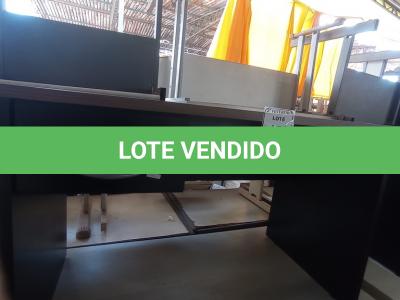 LOTE 476 - 01 MESA COM 02 GAVETAS EM MADEIRA PARA ESCRITÓRIO. (NO ESTADO) ATENÇÃO! FAZER A VISITAÇÃO ANTES DE ARREMATAR, NÃO SABEMOS SE FUNCIONA. LEILÃO NÃO TEM GARANTIA E NEM DEVOLUÇÃO, SUJEITO A POSSÍVEIS AVARIAS VISÍVEIS/OCULTAS E/OU AUSÊNCIA DE COMPONENTES.