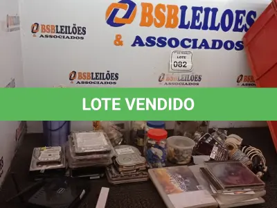 LOTE 082 - 01 LOTE COM VÁRIOS HD’S E MATERIAIS DIVERSOS. (NO ESTADO) ATENÇÃO! FAZER A VISITAÇÃO ANTES DE ARREMATAR, NÃO SABEMOS SE FUNCIONA. LEILÃO NÃO TEM GARANTIA E NEM DEVOLUÇÃO, SUJEITO A POSSÍVEIS AVARIAS VISÍVEIS/OCULTAS E/OU AUSÊNCIA DE COMPONENTES.