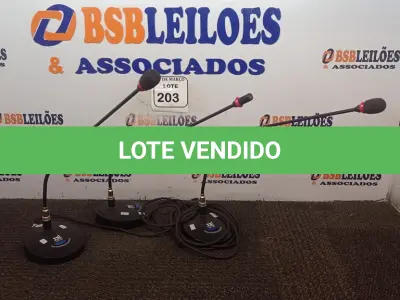 LOTE 203 - 03 MICROFONES COM BASE TSI. (NO ESTADO) ATENÇÃO! FAZER A VISITAÇÃO ANTES DE ARREMATAR, NÃO SABEMOS SE FUNCIONA. LEILÃO NÃO TEM GARANTIA E NEM DEVOLUÇÃO, SUJEITO A POSSÍVEIS AVARIAS VISÍVEIS/OCULTAS E/OU AUSÊNCIA DE COMPONENTES.