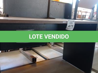 LOTE 473 - 01 MESA COM 02 GAVETAS EM MADEIRA PARA ESCRITÓRIO. (NO ESTADO) ATENÇÃO! FAZER A VISITAÇÃO ANTES DE ARREMATAR, NÃO SABEMOS SE FUNCIONA. LEILÃO NÃO TEM GARANTIA E NEM DEVOLUÇÃO, SUJEITO A POSSÍVEIS AVARIAS VISÍVEIS/OCULTAS E/OU AUSÊNCIA DE COMPONENTES.