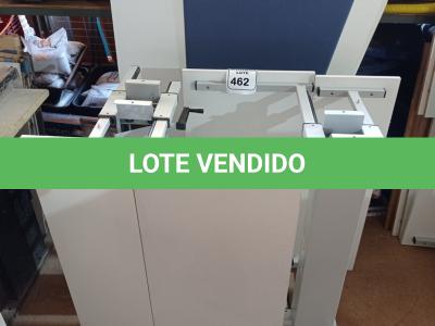 LOTE 462 - 02 MESAS COM REGULAGEM DE ALTURA MANUAL E 3 LATERAIS EM MADEIRA PRA BAIA. (NO ESTADO) ATENÇÃO! FAZER A VISITAÇÃO ANTES DE ARREMATAR, NÃO SABEMOS SE FUNCIONA. LEILÃO NÃO TEM GARANTIA E NEM DEVOLUÇÃO, SUJEITO A POSSÍVEIS AVARIAS VISÍVEIS/OCULTAS E/OU AUSÊNCIA DE COMPONENTES.