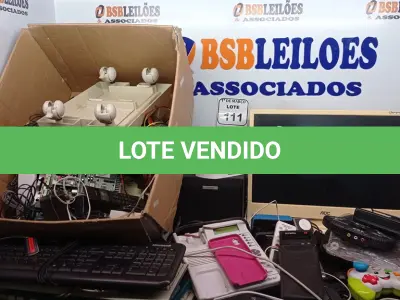 LOTE 111 - 01 CAIXA COM VÁRIOS ELETRÔNICOS, 02 ESTABILIZADORES, 01 MONITOR, 04 TECLADOS, 01 HD, 01 BASE PARA CPU, DIVISOR HDMI, 02 CONTROLES PARA VÍDEO GAME E 01 PSP MARCA SONY. (NO ESTADO) ATENÇÃO! FAZER A VISITAÇÃO ANTES DE ARREMATAR, NÃO SABEMOS SE FUNCIONA. LEILÃO NÃO TEM GARANTIA E NEM DEVOLUÇÃO, SUJEITO A POSSÍVEIS AVARIAS VISÍVEIS/OCULTAS E/OU AUSÊNCIA DE COMPONENTES.