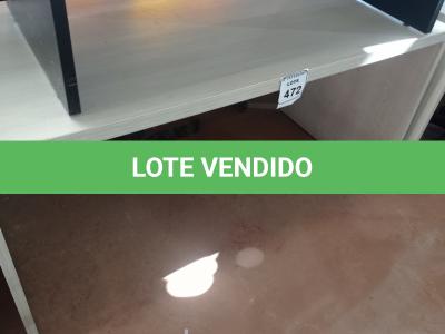 LOTE 472 - 01 MESA EM MADEIRA PARA ESCRITÓRIO. (NO ESTADO) ATENÇÃO! FAZER A VISITAÇÃO ANTES DE ARREMATAR, NÃO SABEMOS SE FUNCIONA. LEILÃO NÃO TEM GARANTIA E NEM DEVOLUÇÃO, SUJEITO A POSSÍVEIS AVARIAS VISÍVEIS/OCULTAS E/OU AUSÊNCIA DE COMPONENTES.
