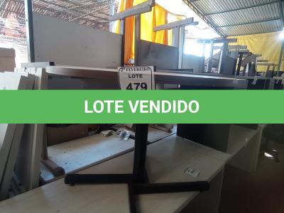 LOTE 479 - 01 MESA EM MADEIRA REDONDA COM BASE EM FERRO. (NO ESTADO) ATENÇÃO! FAZER A VISITAÇÃO ANTES DE ARREMATAR, NÃO SABEMOS SE FUNCIONA. LEILÃO NÃO TEM GARANTIA E NEM DEVOLUÇÃO, SUJEITO A POSSÍVEIS AVARIAS VISÍVEIS/OCULTAS E/OU AUSÊNCIA DE COMPONENTES.