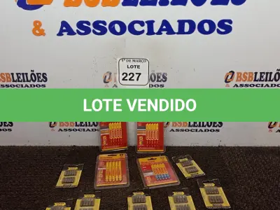 LOTE 227 - 07 JOGOS DE BITS FENDA E 04 KITS DE LÂMINAS PARA TICO-TICO. (NO ESTADO) ATENÇÃO! FAZER A VISITAÇÃO ANTES DE ARREMATAR, NÃO SABEMOS SE FUNCIONA. LEILÃO NÃO TEM GARANTIA E NEM DEVOLUÇÃO, SUJEITO A POSSÍVEIS AVARIAS VISÍVEIS/OCULTAS E/OU AUSÊNCIA DE COMPONENTES.