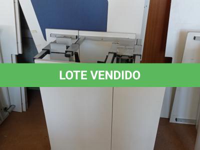 LOTE 444 - 02 MESAS COM REGULAGEM DE ALTURA MANUAL E 3 LATERAIS EM MADEIRA PRA BAIA. (NO ESTADO) ATENÇÃO! FAZER A VISITAÇÃO ANTES DE ARREMATAR, NÃO SABEMOS SE FUNCIONA. LEILÃO NÃO TEM GARANTIA E NEM DEVOLUÇÃO, SUJEITO A POSSÍVEIS AVARIAS VISÍVEIS/OCULTAS E/OU AUSÊNCIA DE COMPONENTES.