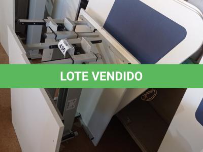 LOTE 436 - 02 MESAS COM REGULAGEM DE ALTURA MANUAL E 3 LATERAIS EM MADEIRA PRA BAIA. (NO ESTADO) ATENÇÃO! FAZER A VISITAÇÃO ANTES DE ARREMATAR, NÃO SABEMOS SE FUNCIONA. LEILÃO NÃO TEM GARANTIA E NEM DEVOLUÇÃO, SUJEITO A POSSÍVEIS AVARIAS VISÍVEIS/OCULTAS E/OU AUSÊNCIA DE COMPONENTES.
