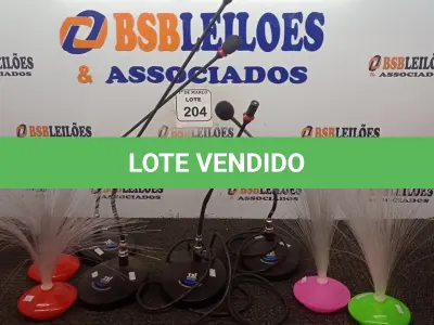 LOTE 204 - 04 MICROFONES COM BASE TSI. (NO ESTADO) ATENÇÃO! FAZER A VISITAÇÃO ANTES DE ARREMATAR, NÃO SABEMOS SE FUNCIONA. LEILÃO NÃO TEM GARANTIA E NEM DEVOLUÇÃO, SUJEITO A POSSÍVEIS AVARIAS VISÍVEIS/OCULTAS E/OU AUSÊNCIA DE COMPONENTES.