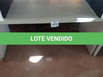 LOTE 472 - 01 MESA EM MADEIRA PARA ESCRITÓRIO. (NO ESTADO) ATENÇÃO! FAZER A VISITAÇÃO ANTES DE ARREMATAR, NÃO SABEMOS SE FUNCIONA. LEILÃO NÃO TEM GARANTIA E NEM DEVOLUÇÃO, SUJEITO A POSSÍVEIS AVARIAS VISÍVEIS/OCULTAS E/OU AUSÊNCIA DE COMPONENTES.