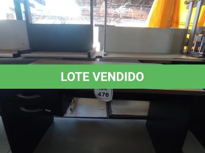 LOTE 476 - 01 MESA COM 02 GAVETAS EM MADEIRA PARA ESCRITÓRIO. (NO ESTADO) ATENÇÃO! FAZER A VISITAÇÃO ANTES DE ARREMATAR, NÃO SABEMOS SE FUNCIONA. LEILÃO NÃO TEM GARANTIA E NEM DEVOLUÇÃO, SUJEITO A POSSÍVEIS AVARIAS VISÍVEIS/OCULTAS E/OU AUSÊNCIA DE COMPONENTES.